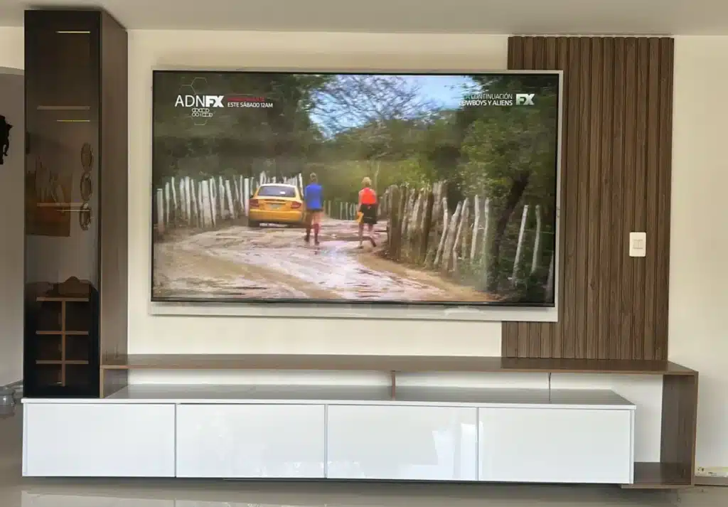 Centro de TV a medida para televisor de 65 pulgadas en Bogotá - Muebles Moratto